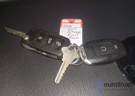 2013 Volkswagen Passat 2.5L Se из США, поврежденный, VIN 1VWBH7A32DC025924